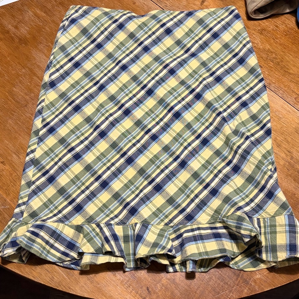 Vintage Tommy Hilfiger Skirt. Knee length. Has yellow side zipper.